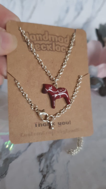 Decorative dalecarlia necklace