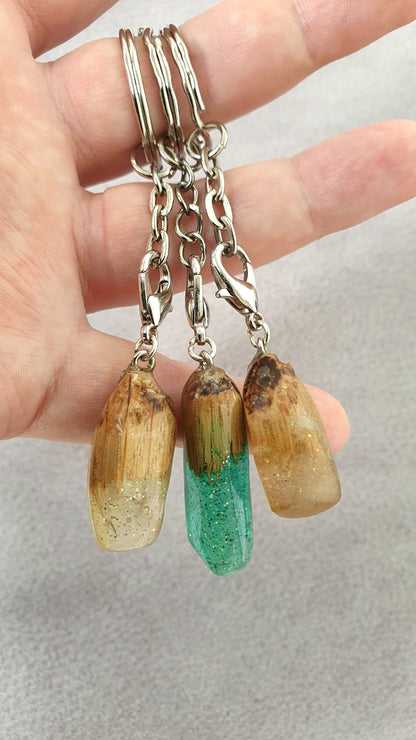 Secret wood keychains - resin, glitter and wood