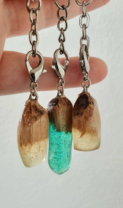 Secret wood keychains - resin, glitter and wood