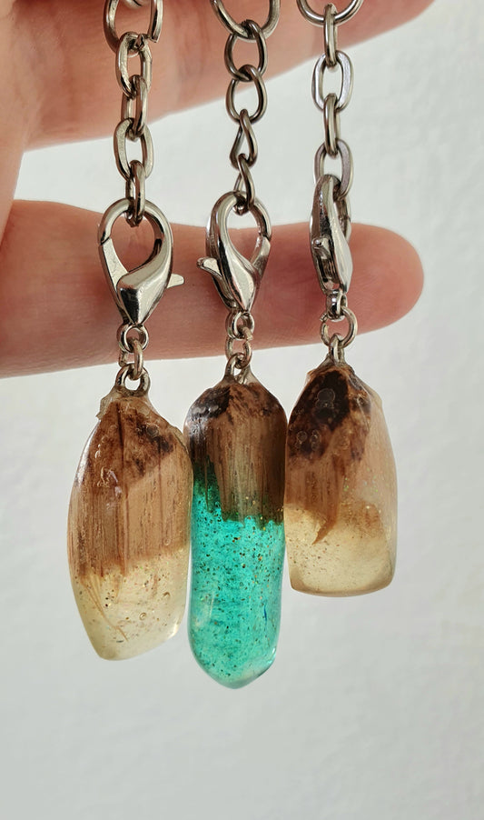 Secret wood keychains - resin, glitter and wood