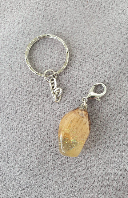 Secret wood keychains - resin, glitter and wood
