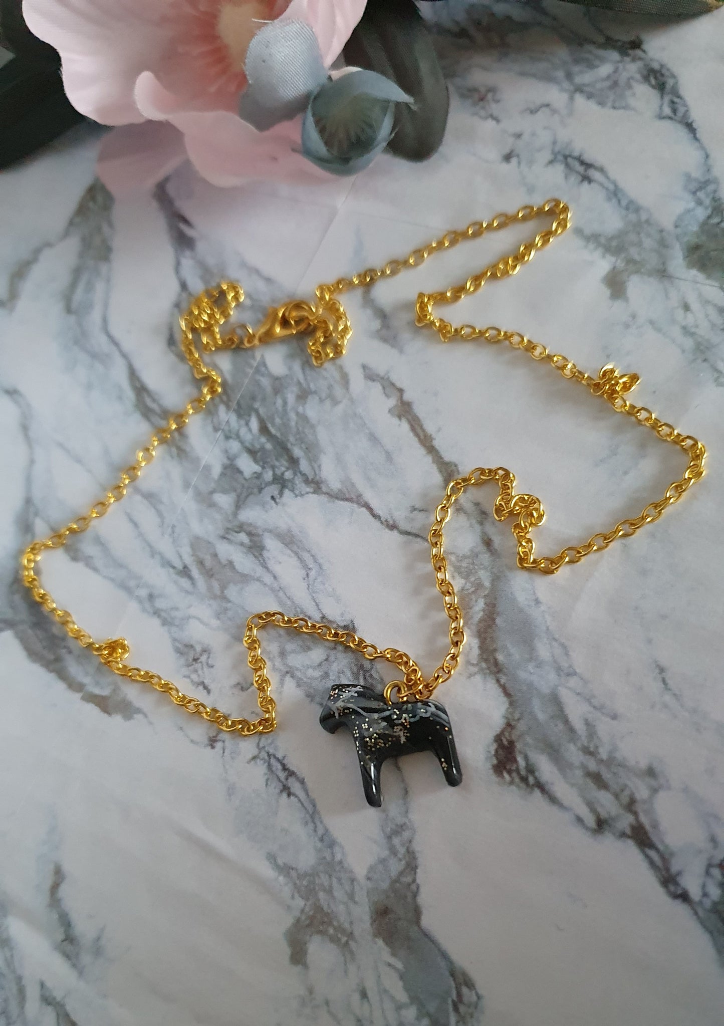 Decorative dalecarlia necklace