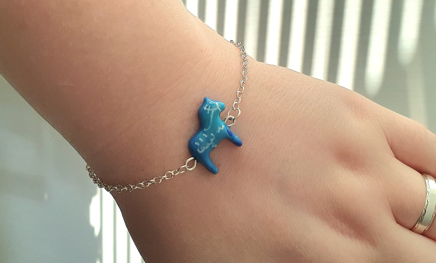 Decorative dalecarlia bracelet